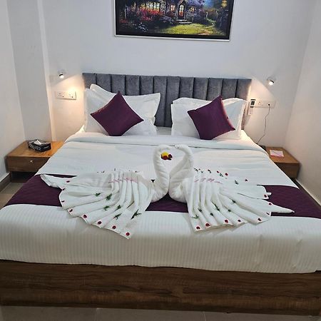 Pearl Residency Hotel Ayoor Exterior foto