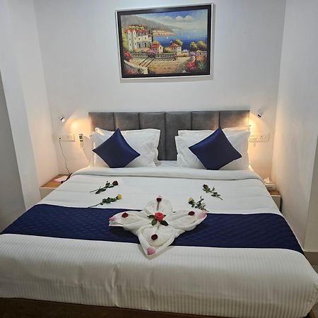 Pearl Residency Hotel Ayoor Exterior foto