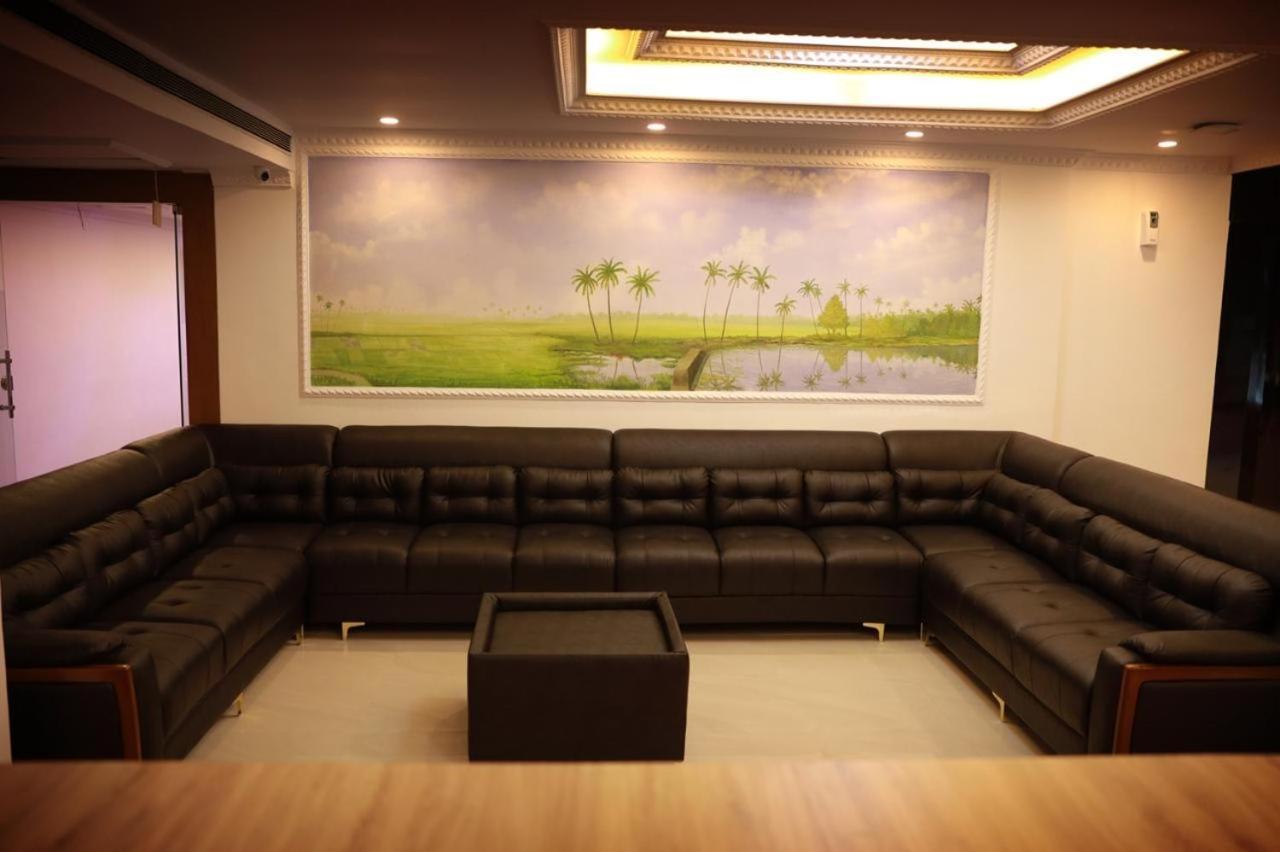 Pearl Residency Hotel Ayoor Exterior foto