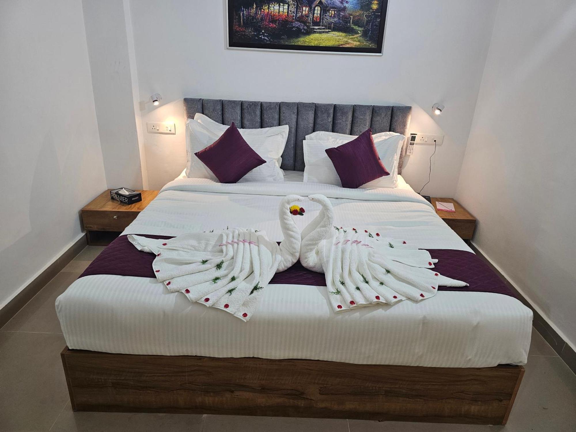 Pearl Residency Hotel Ayoor Exterior foto