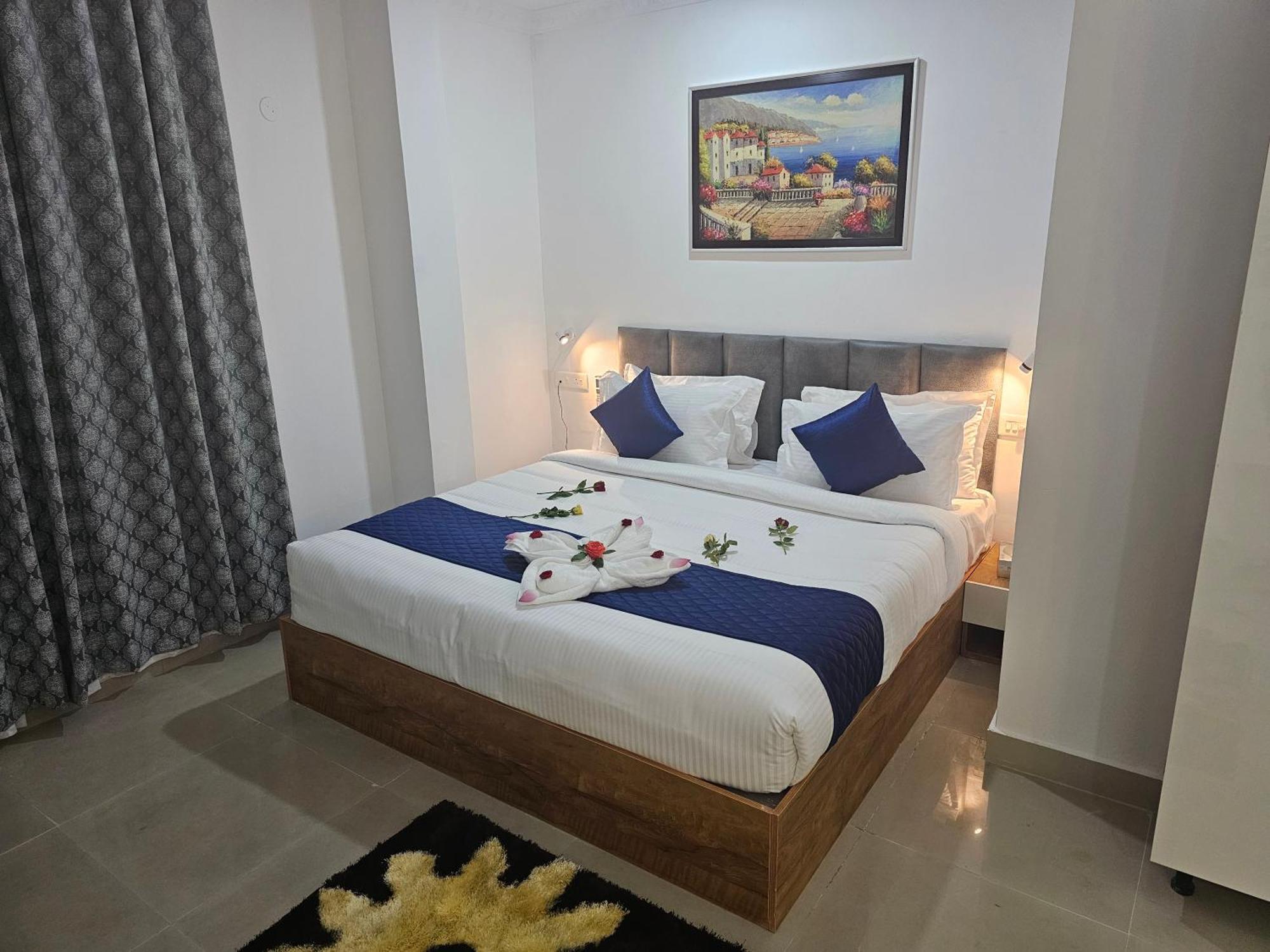 Pearl Residency Hotel Ayoor Exterior foto