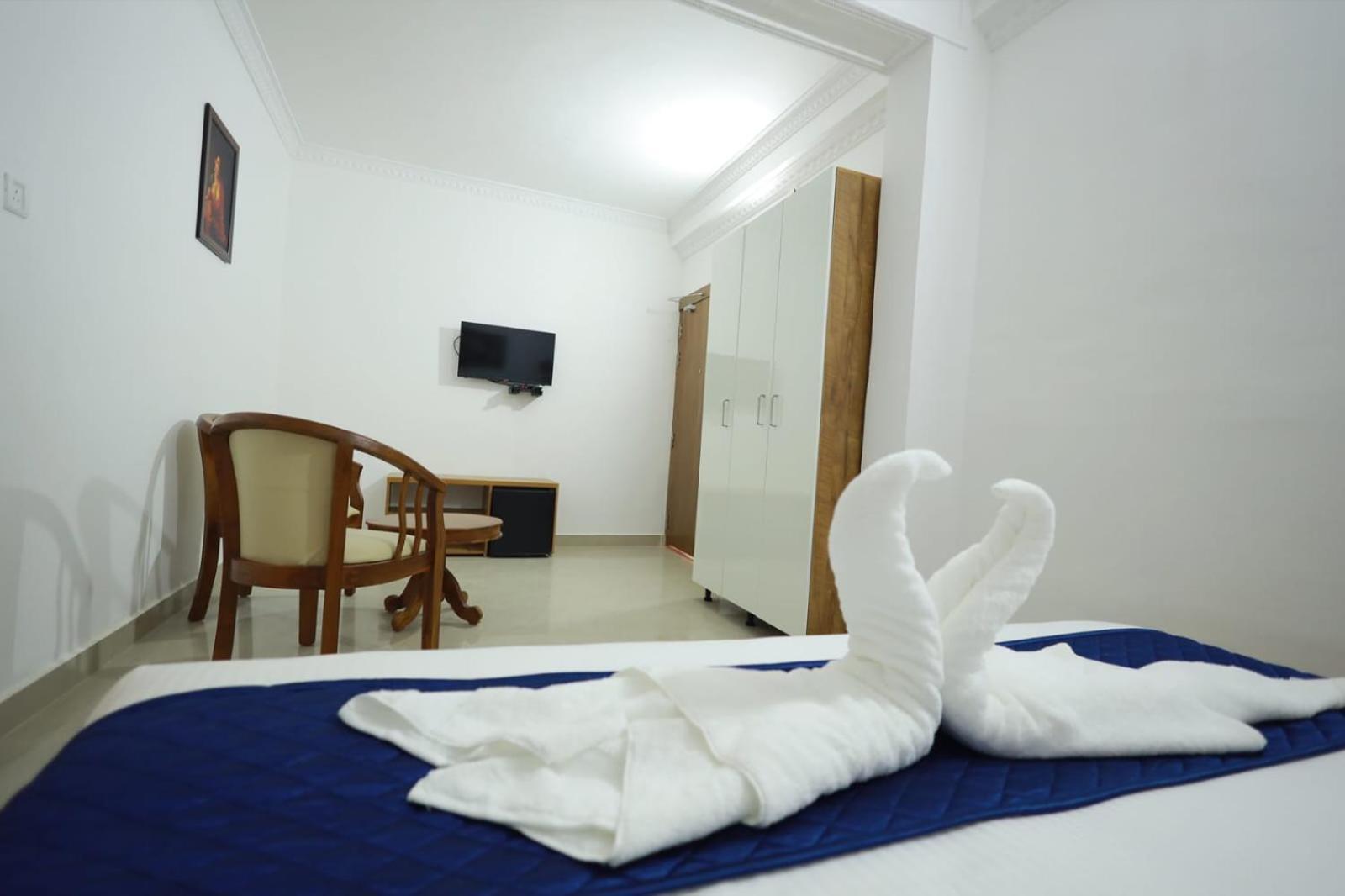 Pearl Residency Hotel Ayoor Exterior foto