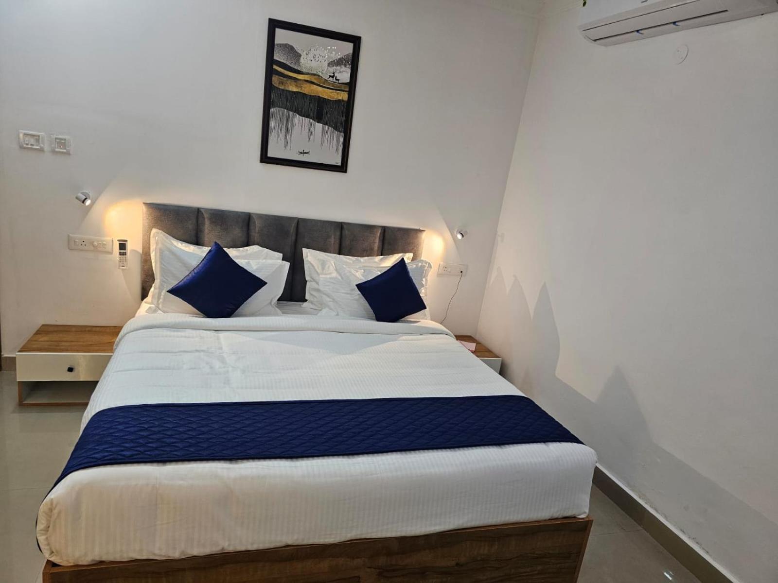 Pearl Residency Hotel Ayoor Exterior foto