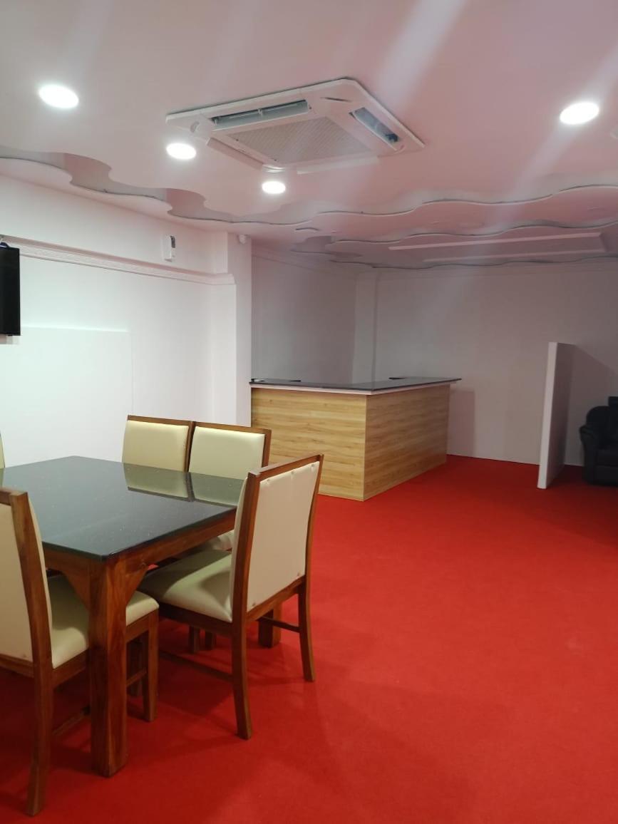 Pearl Residency Hotel Ayoor Exterior foto